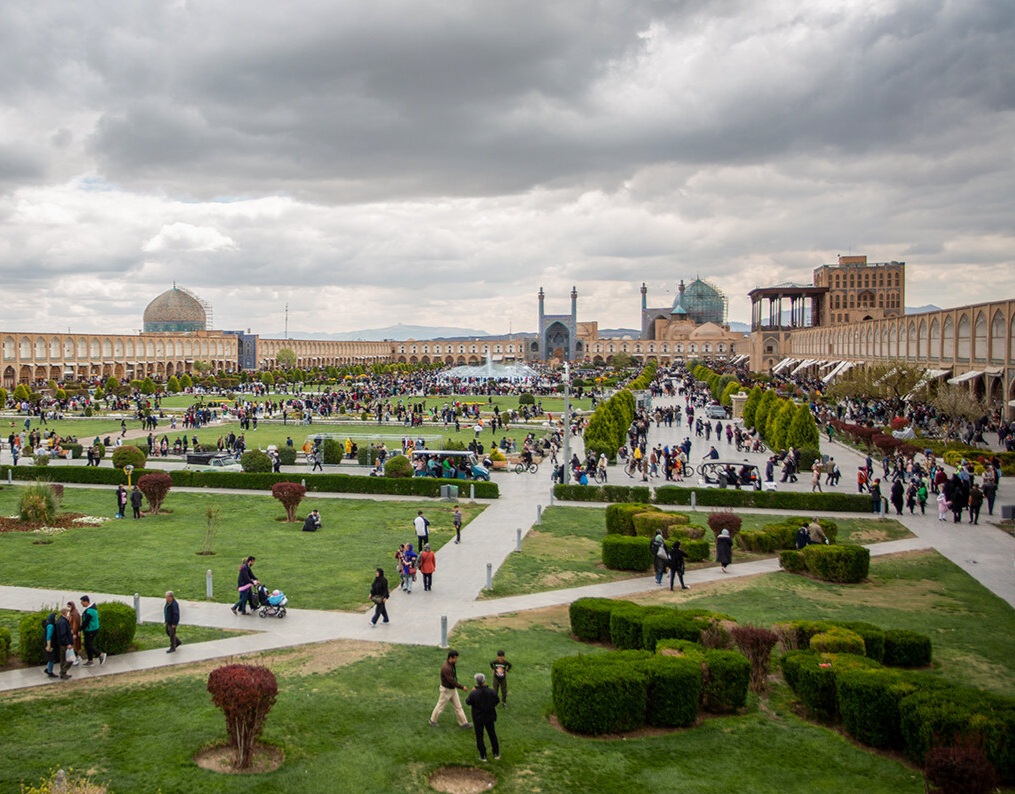 جدیدترین نسل تلفن همراه در میدان نقش جهان اصفهان راه اندازی شد