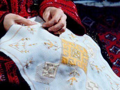 پوشاک ایرانی با صنایع دستی پیوند می‌خورد
