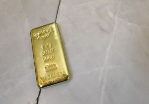 مردم می‌توانند با پول کم طلا بخرند