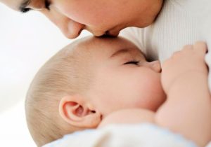 تغذیه از شیر مادر سبب کاهش کم‌خونی می‌شود