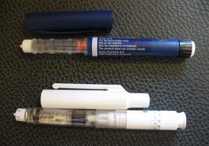 قلم‌های تزریق دارو توسط محققان کشور در نمایشگاه «ایران فارما» عرضه شد