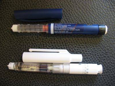 قلم‌های تزریق دارو توسط محققان کشور در نمایشگاه «ایران فارما» عرضه شد