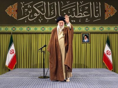 رهبر انقلاب: هرکس با انتخابات مخالفت کند با جمهوری اسلامی مخالفت کرده است