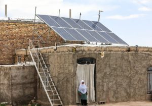 اجرای طرح احداث ۵۰ هزار نیروگاه خورشیدی حمایتی نیازمند همراهی بانک‌ها