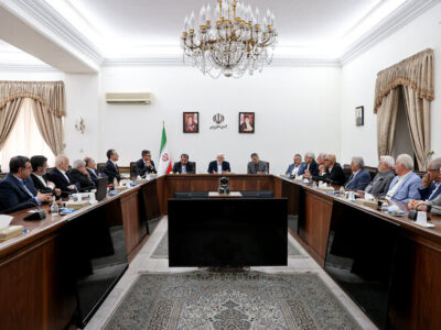 عارف: داوطلب تحریم نیستیم ولی در مقابل تحریم‌های ظالمانه می‌ایستیم