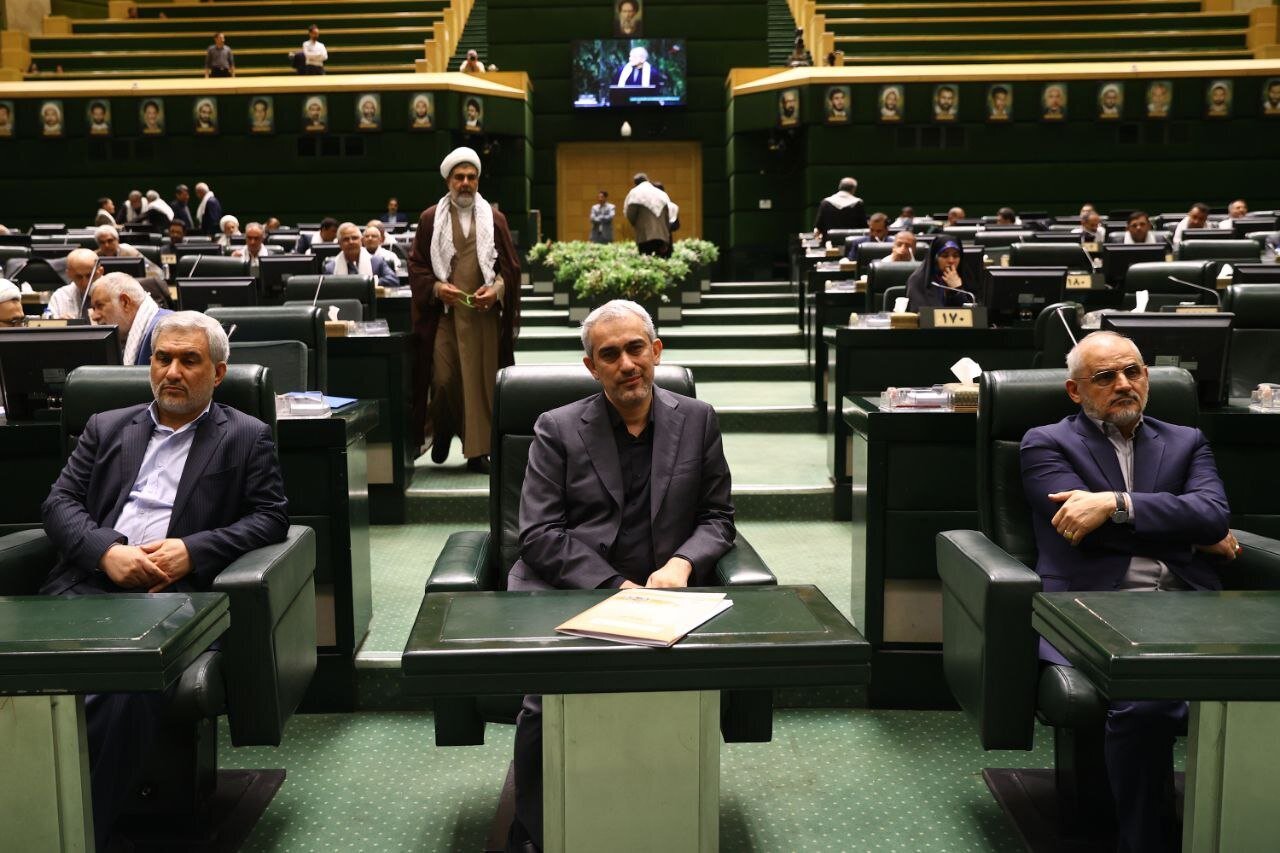 مدنی‌ زاده وزیر اقتصاد دولت چهاردهم شد