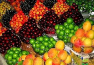 افزایش قیمت میوه‌های نوبرانه در بازار/ گیلاس و گلابی در صدر میوه‌های گران