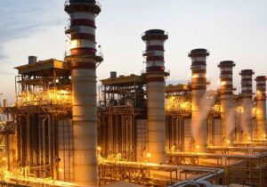 نیروهای صنعت برق بدون وقفه در حال خدمت رسانی هستند