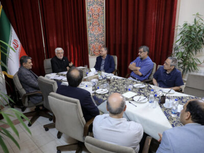 عارف: هیچ اختلافی میان میدان و دیپلماسی وجود ندارد