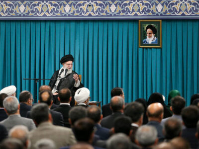 مسئولان باید با قوت و روحیه کامل به کار خود ادامه دهند