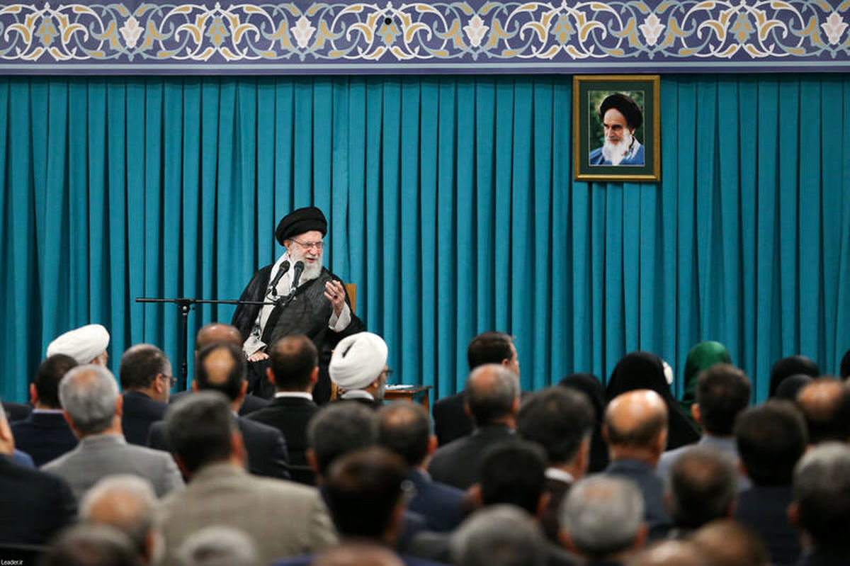 مسئولان باید با قوت و روحیه کامل به کار خود ادامه دهند