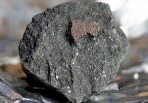 بقایای شهاب سنگ حاوی آب در قسمت دورافتاده ماه کشف شد