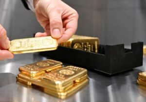 پیش بینی ۲۱ تحلیلگر از قیمت طلا در هفته جاری