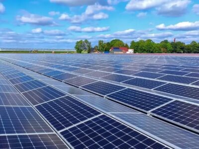 افتتاح ۴۴۵ مگاوات نیروگاه خورشیدی