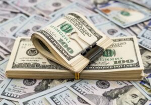 دلار به نزدیکی سقف تاریخی رسید؛ مقاومت ۱۲۰ هزار تومان